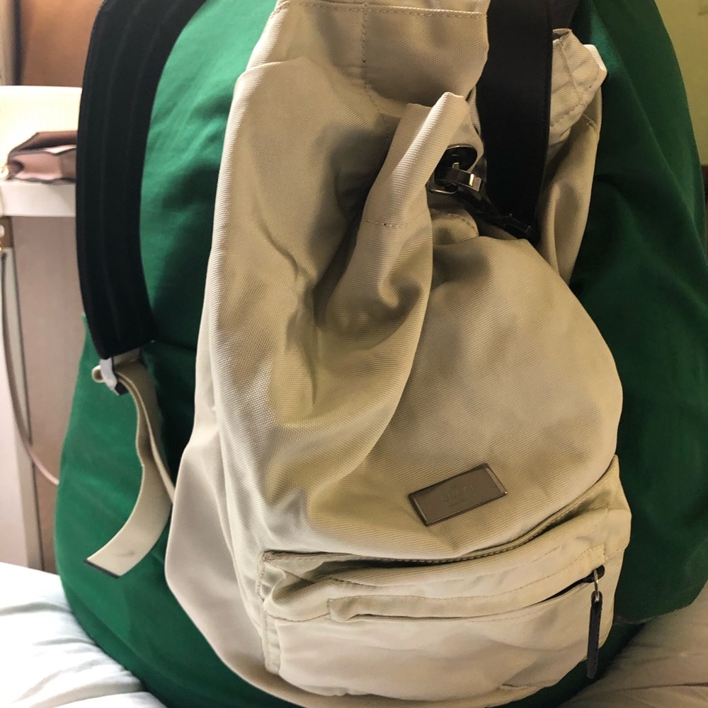 - Authentic Gucci Backpack canvas nylon leather beige and black - Picture 10 of 16